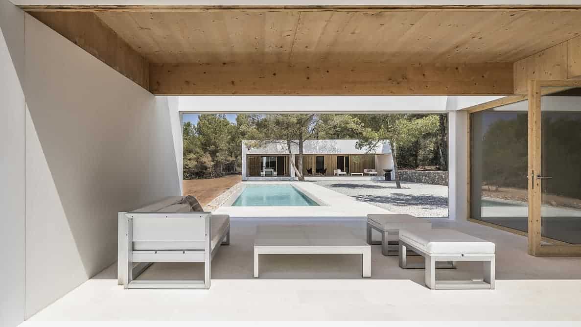 Ca l’amo House with pool by Marià Castelló Martínez - pergola